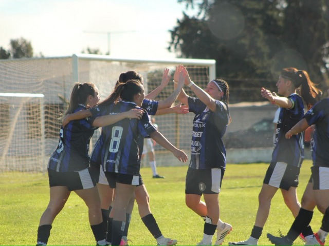 Ciudad gole� a Alumni y sac� una gran ventaja
